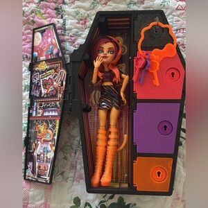 Toralei Monster High Neon Frights Skulltimate Secrets